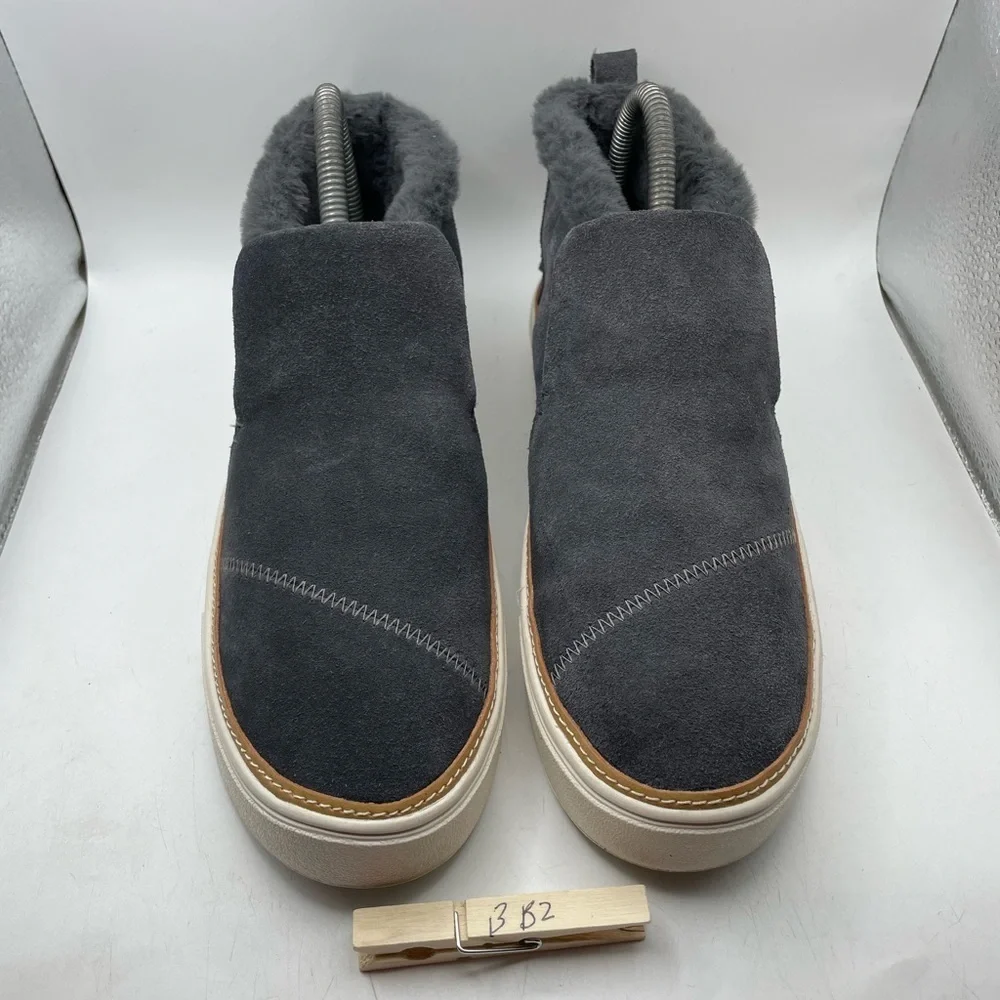 Toms Paxton women’s Gray Suede faux fur lined Slip-On Shoes size 7.5